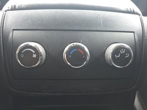 Used 2013 GMC Acadia SLE image 29