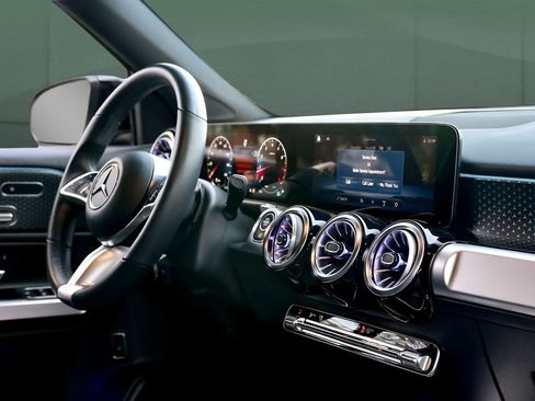 Used 2024 Mercedes-Benz GLB 250 image 28