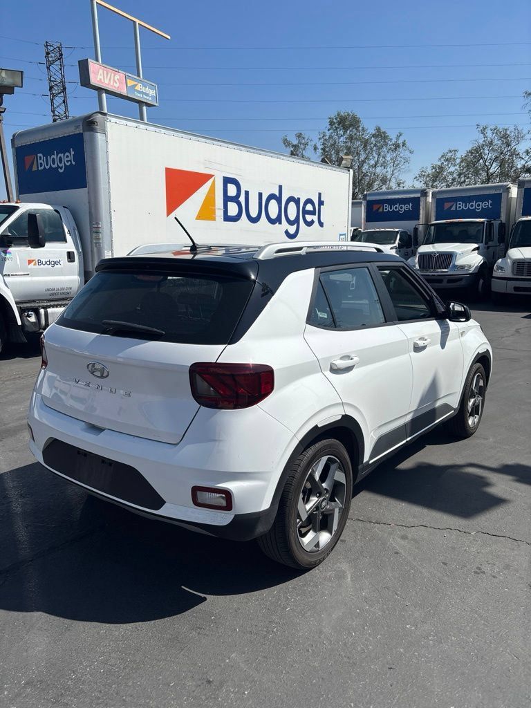 Used 2025 Hyundai Venue Limited FWD image 4