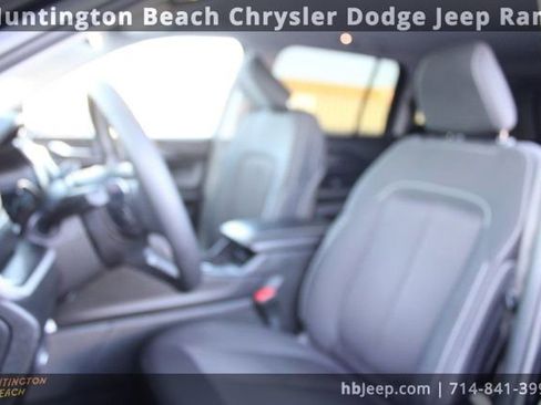 Used 2023 Jeep Grand Cherokee Laredo image 33