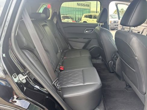 Used 2025 Nissan Rogue Platinum FWD image 43