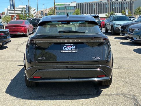 Used 2023 Nissan Ariya AWD image 7