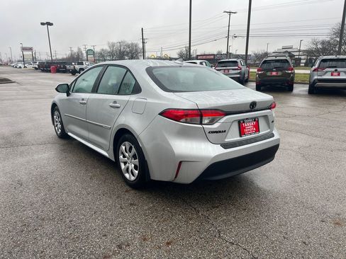 Used 2025 Toyota Corolla LE image 3