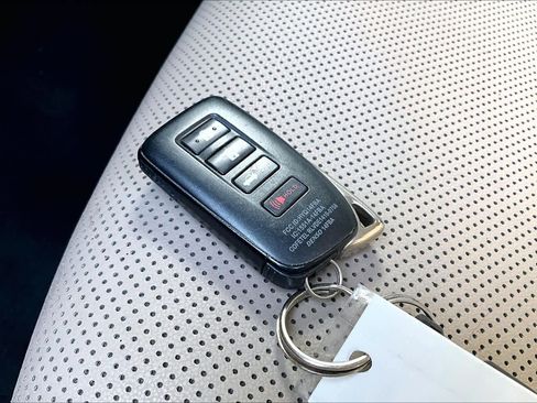 Used 2018 Lexus IS 300 AWD image 13