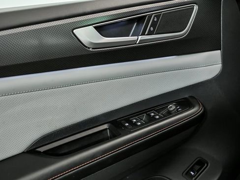 Certified 2025 Volkswagen Atlas Peak Edition SE image 8