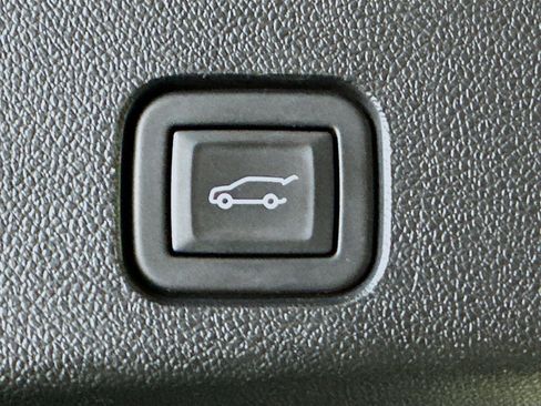 Used 2024 Chevrolet Traverse LT FWD image 31