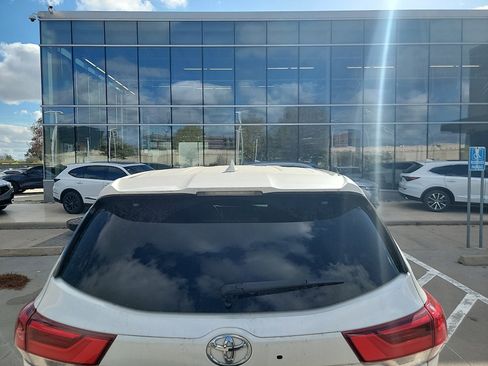 Used 2018 Toyota Highlander Plus image 6