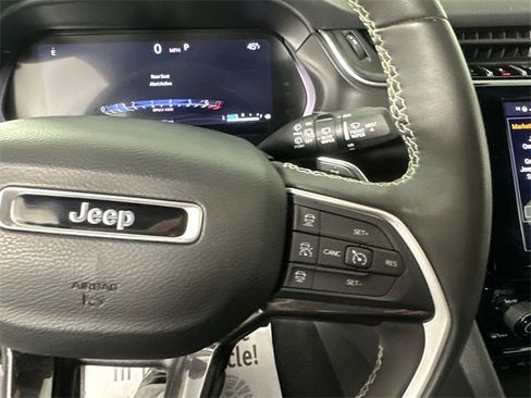 Used 2023 Jeep Grand Cherokee Altitude image 28