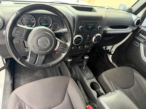 Used 2014 Jeep Wrangler Unlimited Sahara AWD/4WD image 18