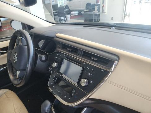 Used 2016 Toyota Avalon XLE Premium FWD image 18