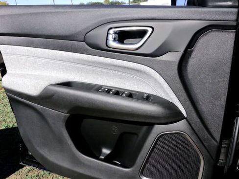 New 2026 Jeep Compass Latitude image 16