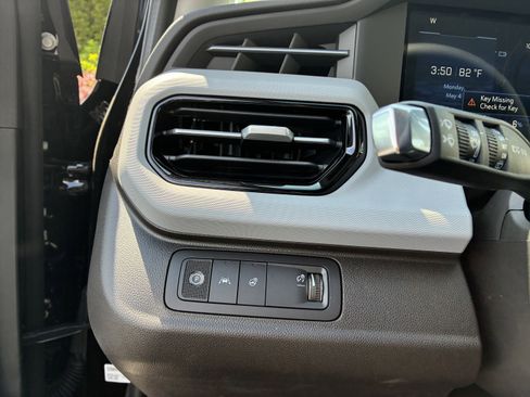 New 2027 Chevrolet Bolt LT w/ Comfort Package FWD image 26