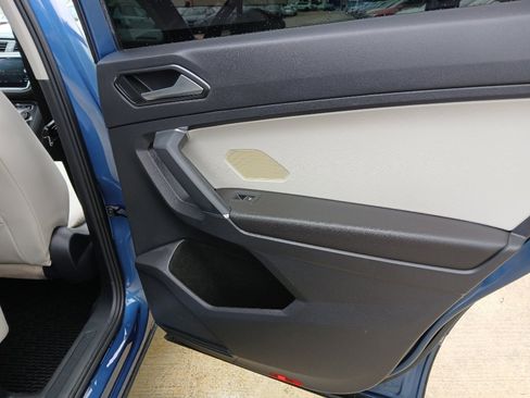Used 2018 Volkswagen Tiguan SE w/ Panoramic Sunroof Package FWD image 21