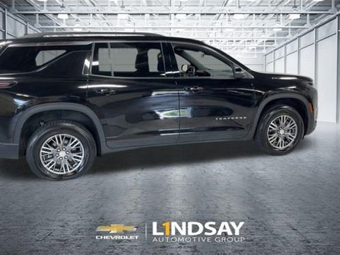 Used 2025 Chevrolet Traverse LT AWD/4WD image 2