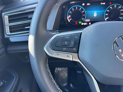 Used 2025 Volkswagen Atlas Cross Sport SE image 14