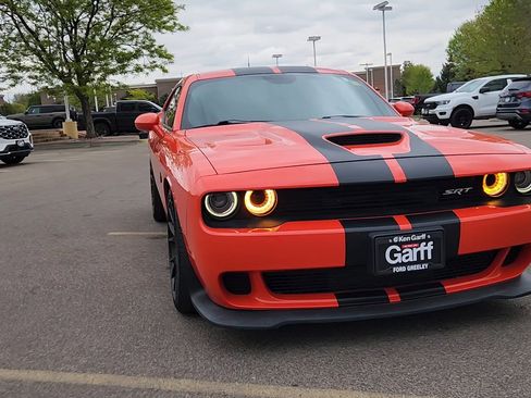 Used 2016 Dodge Challenger SRT Hellcat RWD image 5