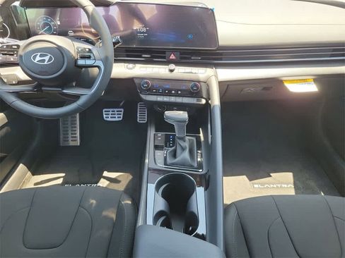 New 2025 Hyundai Elantra SEL image 10