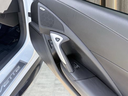 Used 2017 Chevrolet Corvette Stingray Coupe w/ Carbon Flash Badge Package image 32