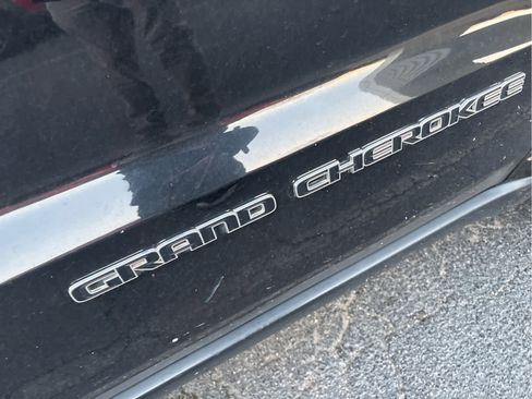 Used 2018 Jeep Grand Cherokee Laredo image 11