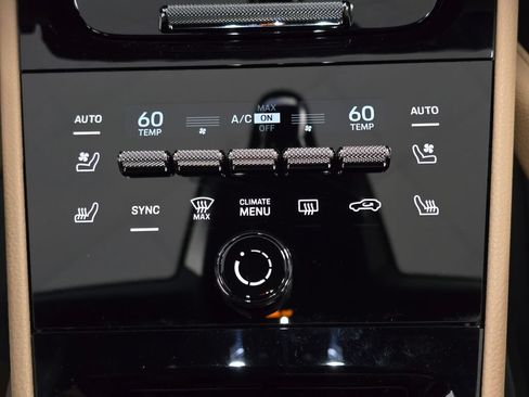 Certified 2025 Porsche Cayenne Coupe AWD/4WD image 17