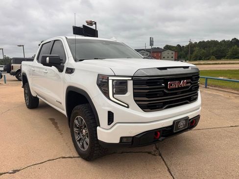 Used 2024 GMC Sierra 1500 AT4 w/ Technology Package AWD/4WD image 7