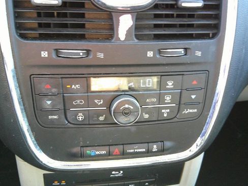 Used 2015 Chrysler Town & Country Touring-L w/ Driver Convenience Group FWD image 30