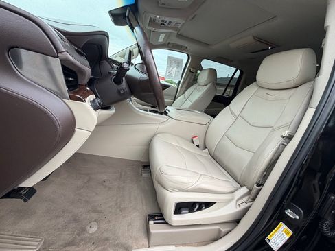 Used 2015 Cadillac Escalade Luxury AWD/4WD image 11