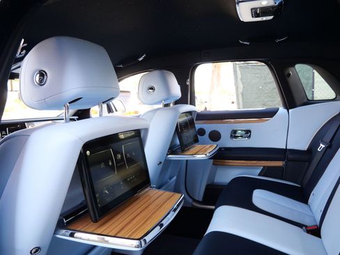 Used 2022 Rolls-Royce Ghost w/ Ghost Package image 28