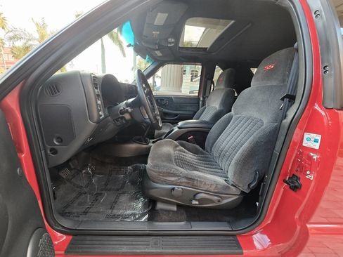 Used 2001 Chevrolet Blazer Xtreme w/ Preferred Equipment Group image 17