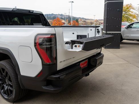 New 2026 GMC Sierra EV Elevation w/ LPO, Elevation Dark Package AWD/4WD image 30