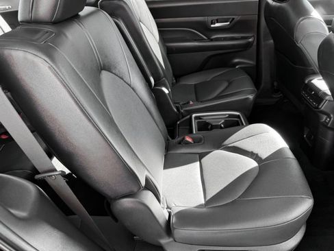 Certified 2025 Toyota Grand Highlander XLE image 19