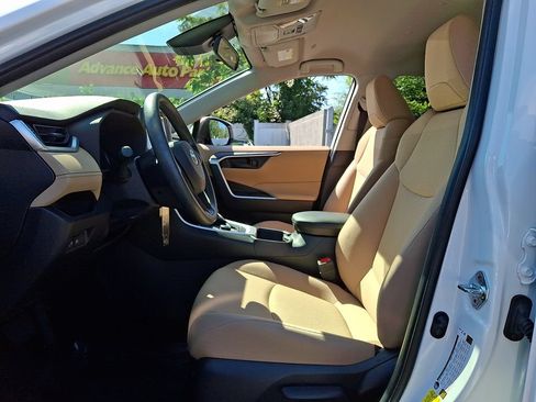 Certified 2023 Toyota RAV4 LE AWD/4WD image 14