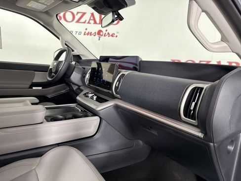 New 2025 Ford Expedition Active image 20