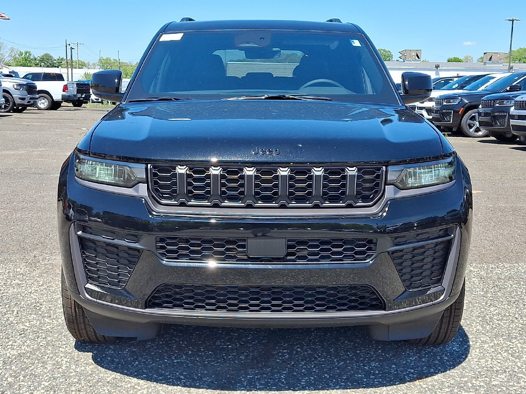 New 2026 Jeep Grand Cherokee Altitude AWD/4WD image 2