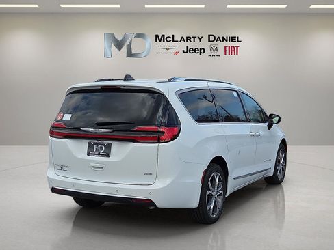 New 2026 Chrysler Pacifica Pinnacle AWD/4WD image 5