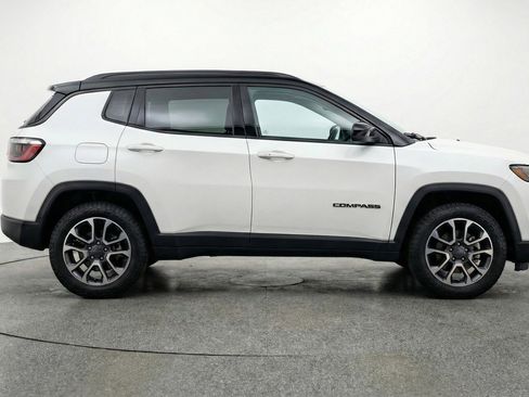 Used 2025 Jeep Compass Trailhawk image 11