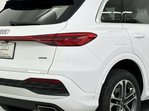 Used 2025 Audi Q5 Premium w/ Convenience Package AWD/4WD image 11