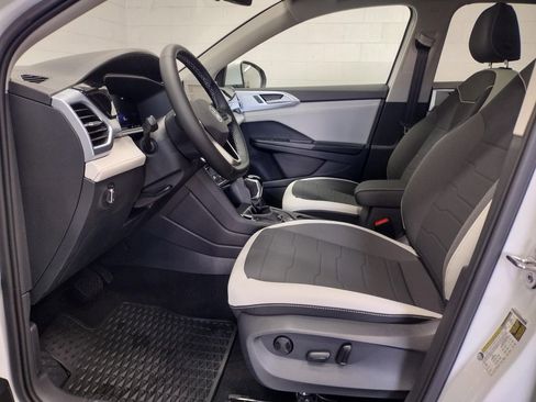 New 2025 Volkswagen Taos SE image 22