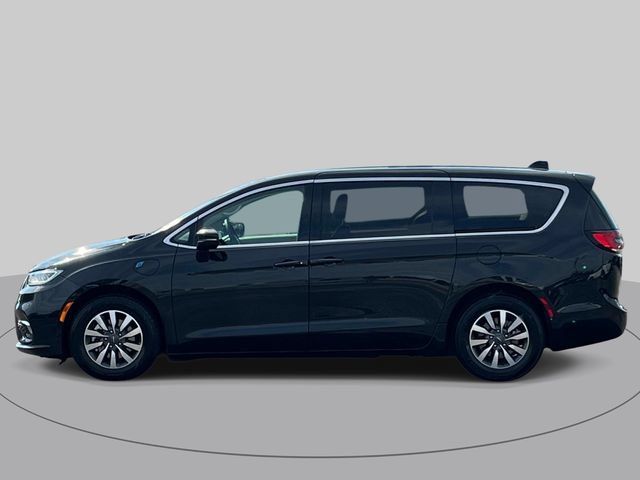 Used 2023 Chrysler Pacifica Touring-L FWD image 7