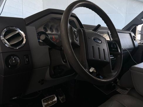 Used 2011 Ford F250 XLT w/ XLT Premium Pkg image 12