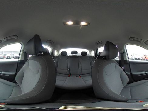 Used 2025 Kia K4 LXS image 40