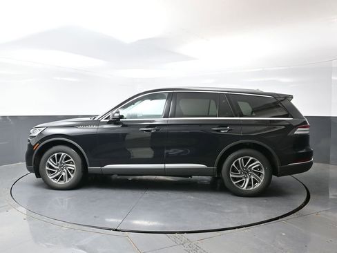 Used 2023 Lincoln Aviator AWD image 10