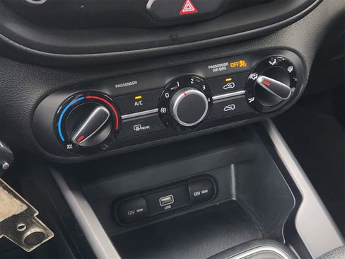 Used 2022 Kia Soul LX w/ Technology Package image 16