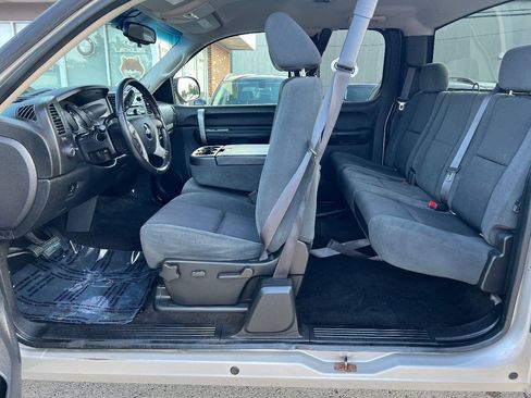 Used 2009 Chevrolet Silverado 2500 LT w/ Interior Plus Package AWD/4WD image 22