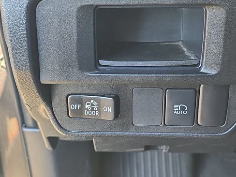 Used 2019 Toyota Tacoma SR image 29