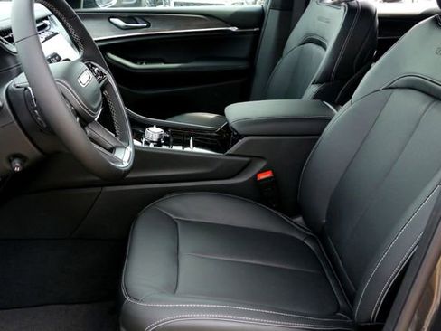 New 2025 Jeep Grand Cherokee L Overland w/ Trailer Tow Package image 8