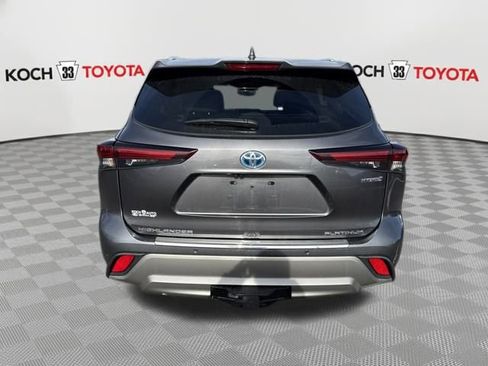 Used 2024 Toyota Highlander Platinum image 6