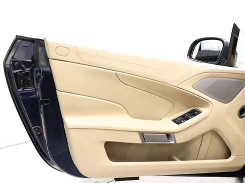 Used 2016 Aston Martin Vanquish Volante RWD image 11