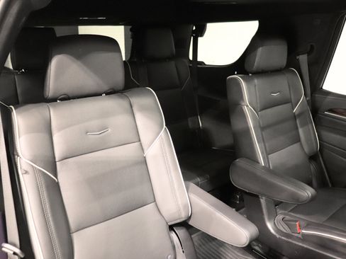 Used 2023 Cadillac Escalade Premium Luxury AWD/4WD image 19