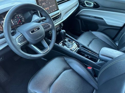Used 2025 Jeep Compass Limited AWD/4WD image 4